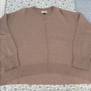 Universal Thread Women's beige Crew Neck Sweater size: M